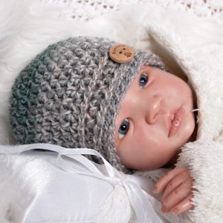 gehaakte-baby-beaniemuts-met-knoop