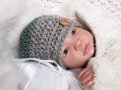 gehaakte-baby-beaniemuts-met-knoop