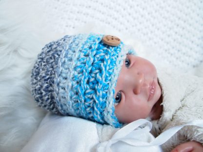 gehaakte-baby-beanie-met-knoop