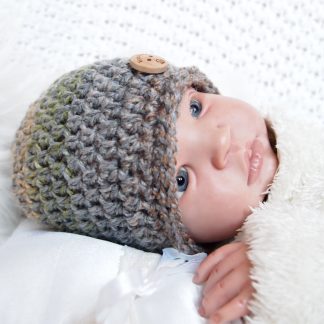 gehaakte-baby-beaniemuts-met-knoop