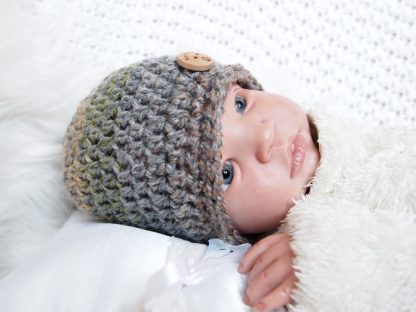 gehaakte-baby-beaniemuts-met-knoop