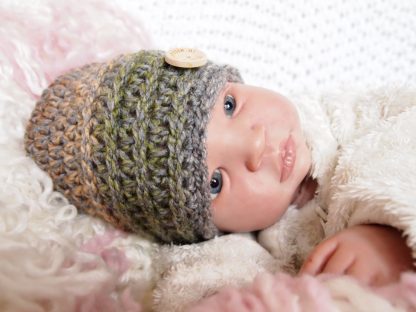 gehaakte-baby-beanie-muts-met-knoop