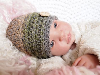 gehaakte-baby-beanie-muts-met-knoop