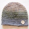 gehaakte-baby-beanie-mutsje-met-knoop