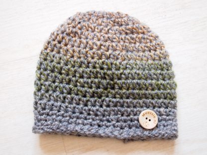 gehaakte-baby-beanie-mutsje-met-knoop