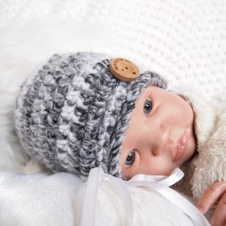 gehaakte-baby-beanie-met-knoop