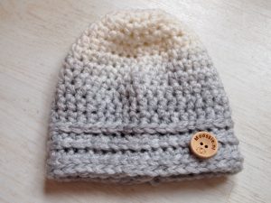 baby-beanie-mutsje-met-knoop