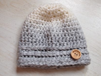 baby-beanie-mutsje-met-knoop